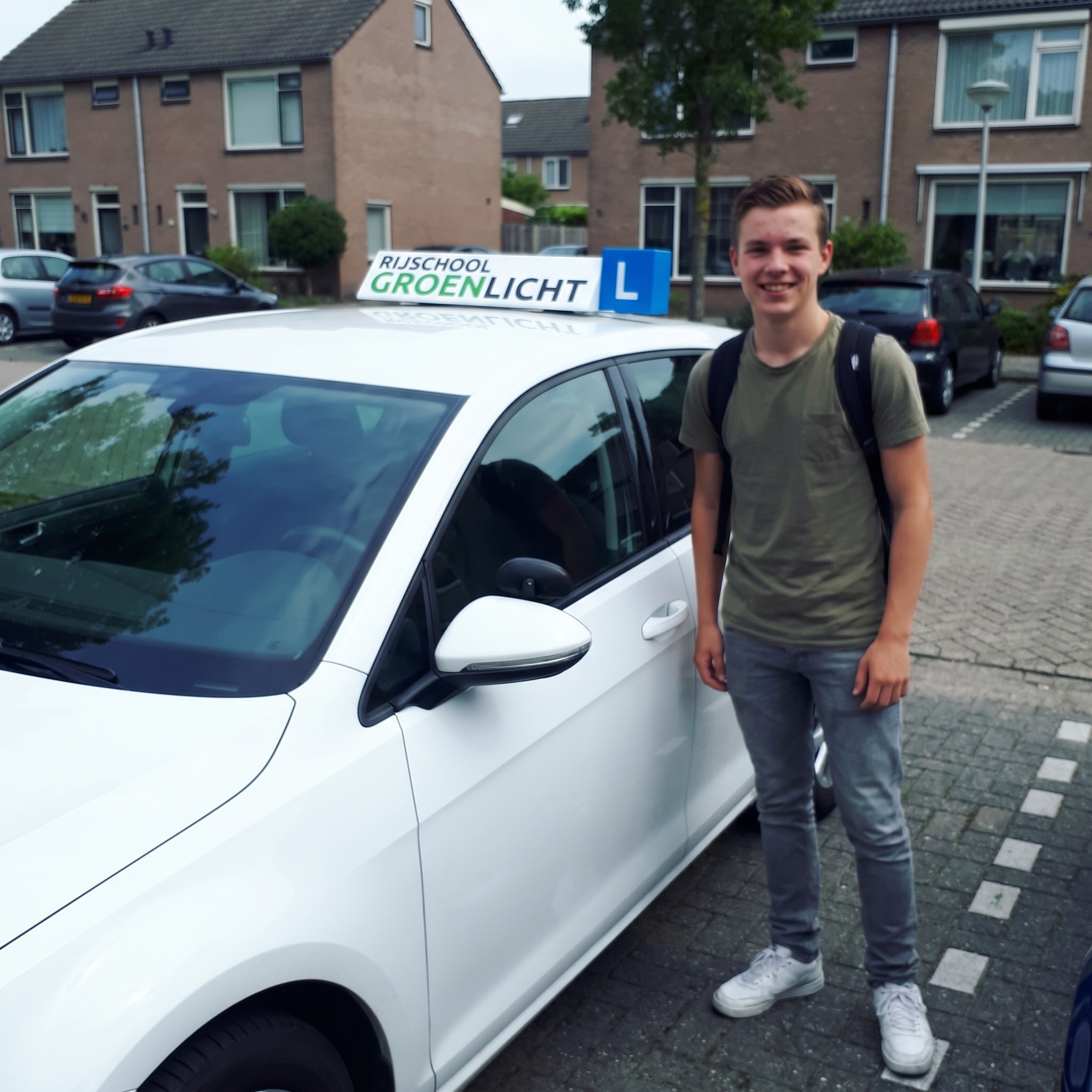 Leerling staat klaar voor rijles